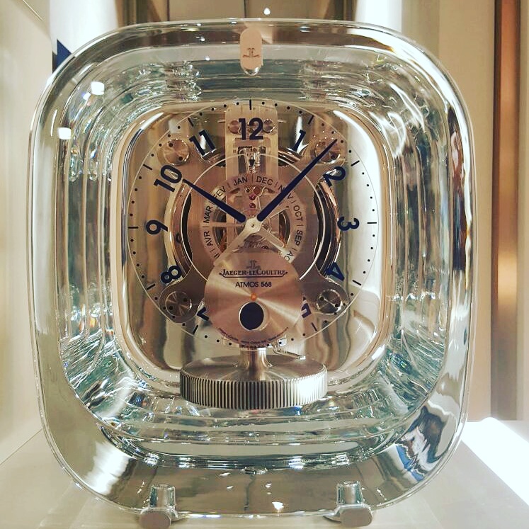 Il cristallo di Rocca veste l'orologio da tavolo Atmos, nell'eleganza Jaeger-LeCoultre 