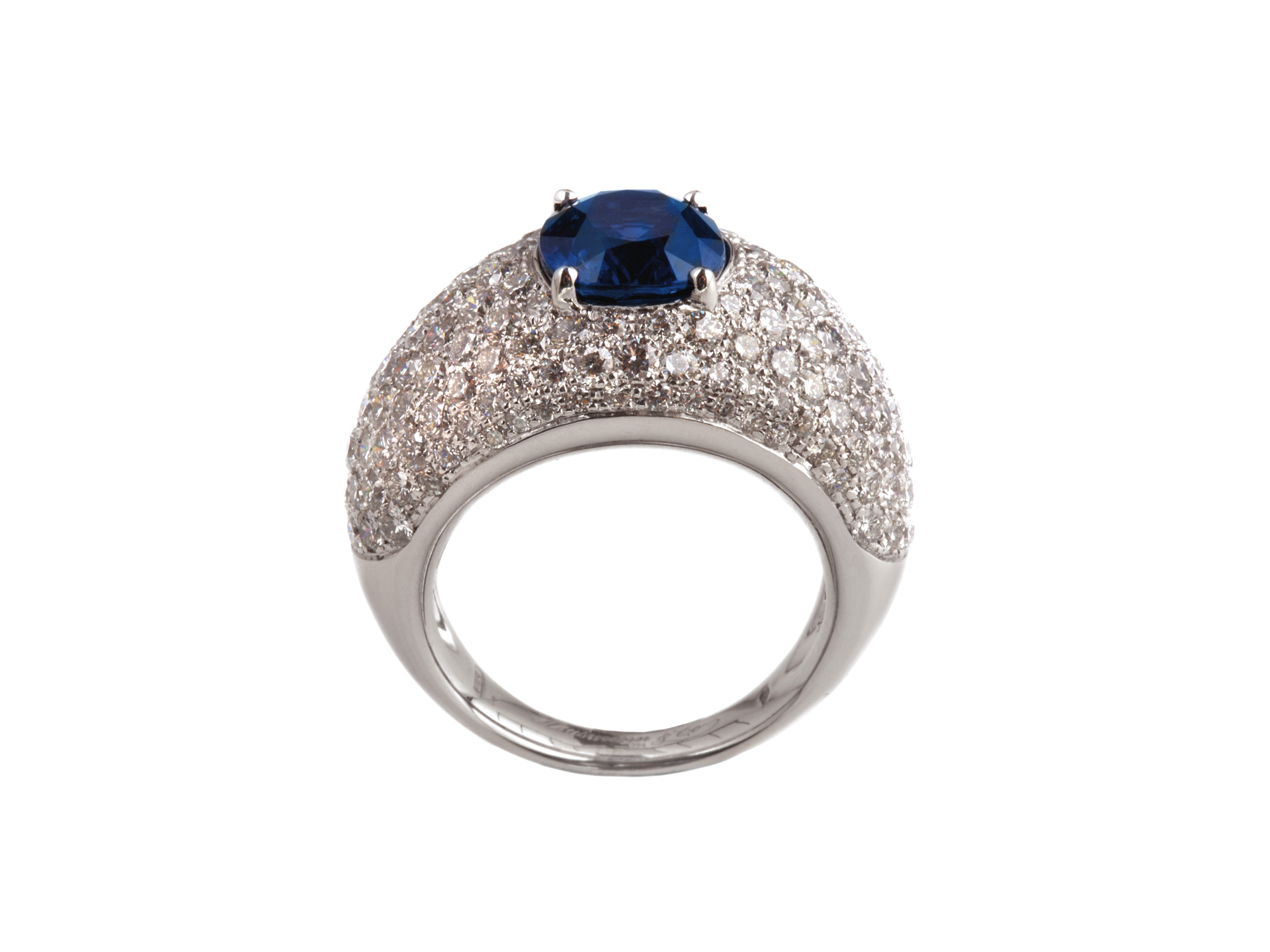 Solitaire blue sapphire and diamonds ring