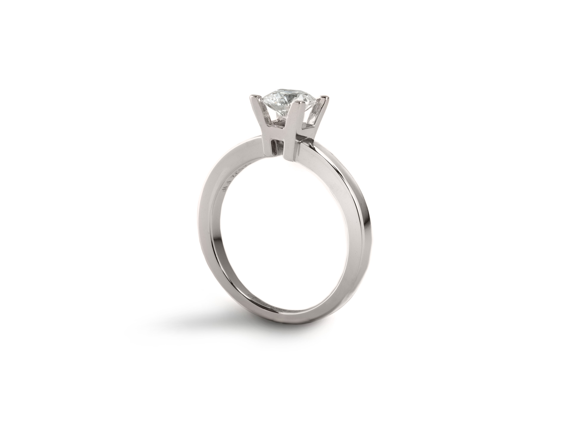 Anello &ldquo;&Eacute;lev&eacute;&rdquo; con diamante solitario