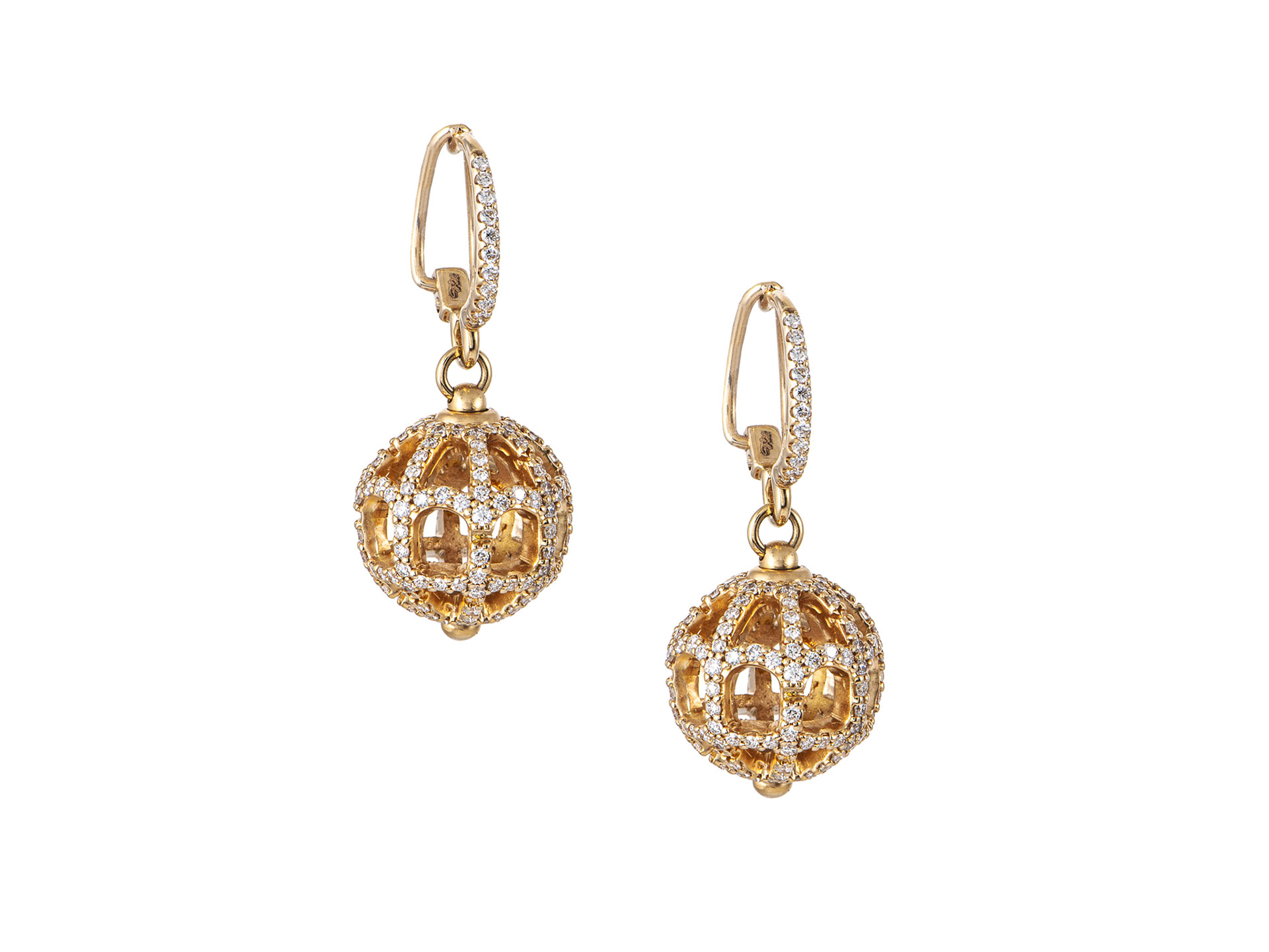 Earrings in gold and diamonds