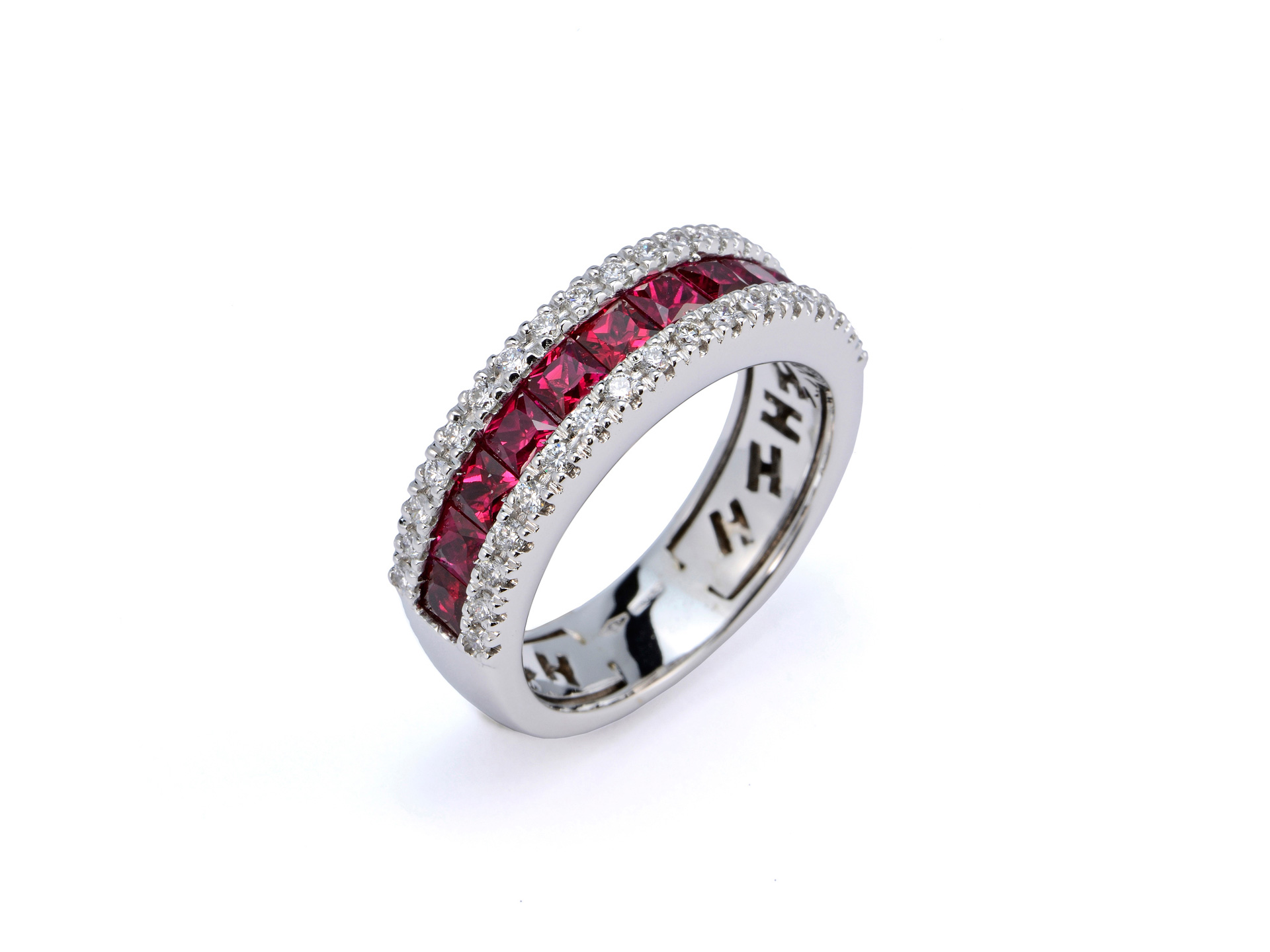 Anello con rubini e diamanti
