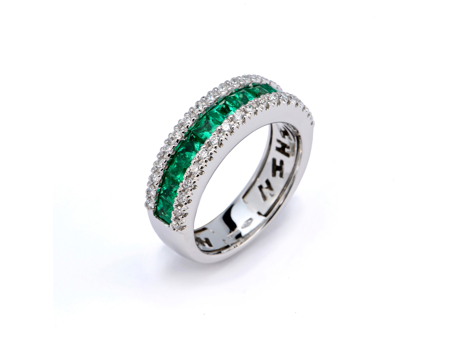 Anello con smeraldi e diamanti