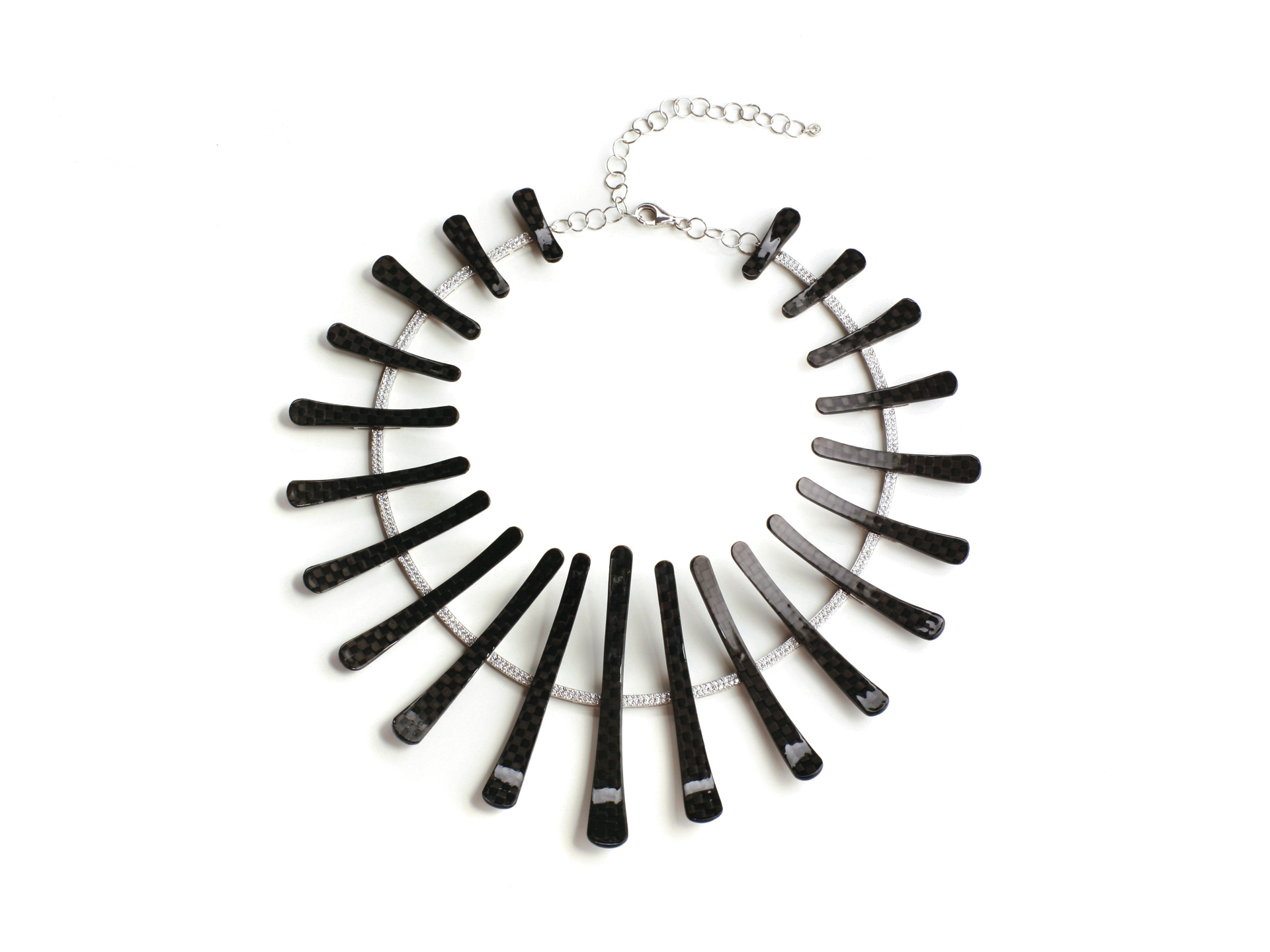 Collier in fibra di carbonio, oro bianco e diamanti bianchi