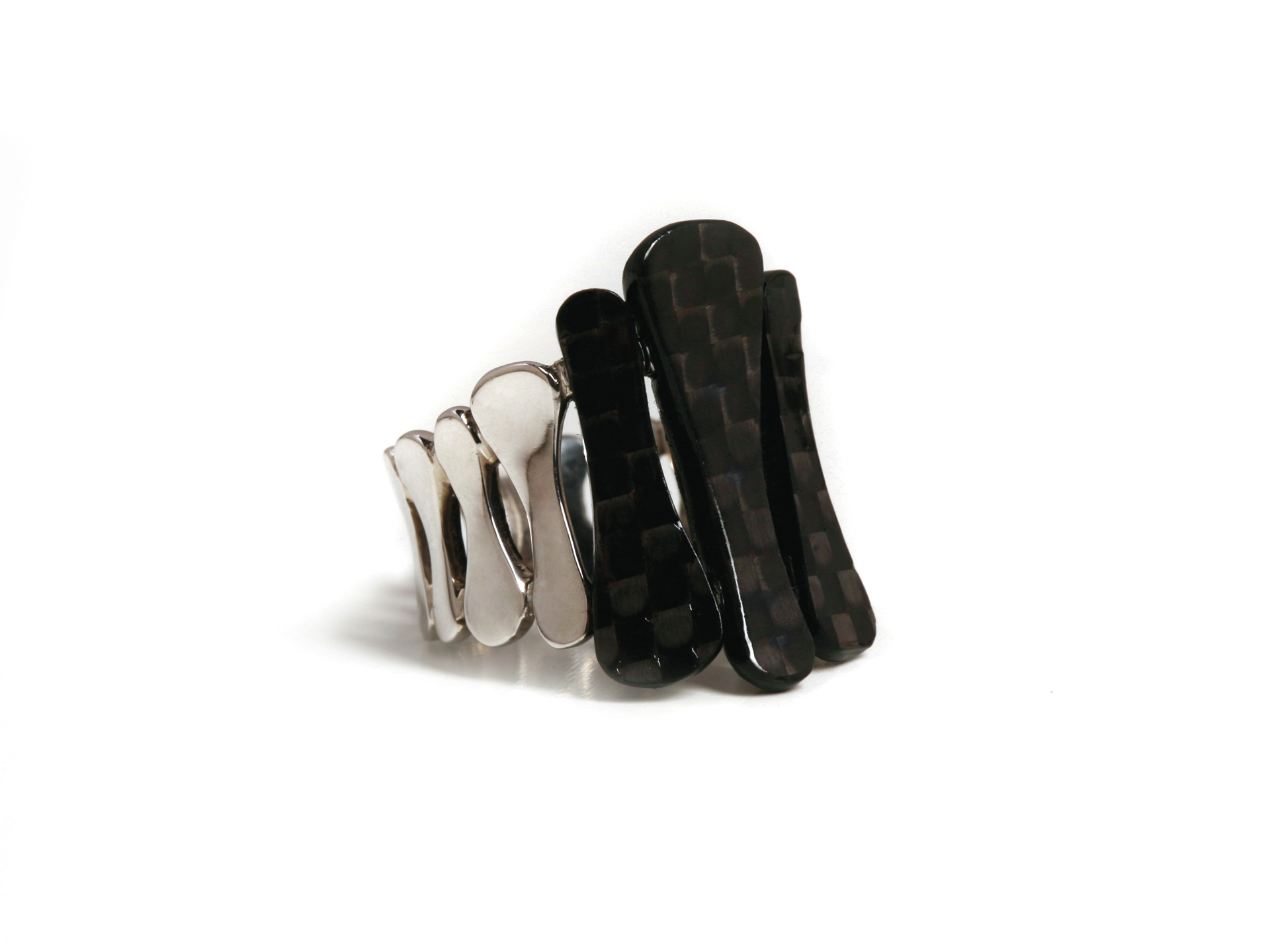 Anello in fibra di carbonio e argento