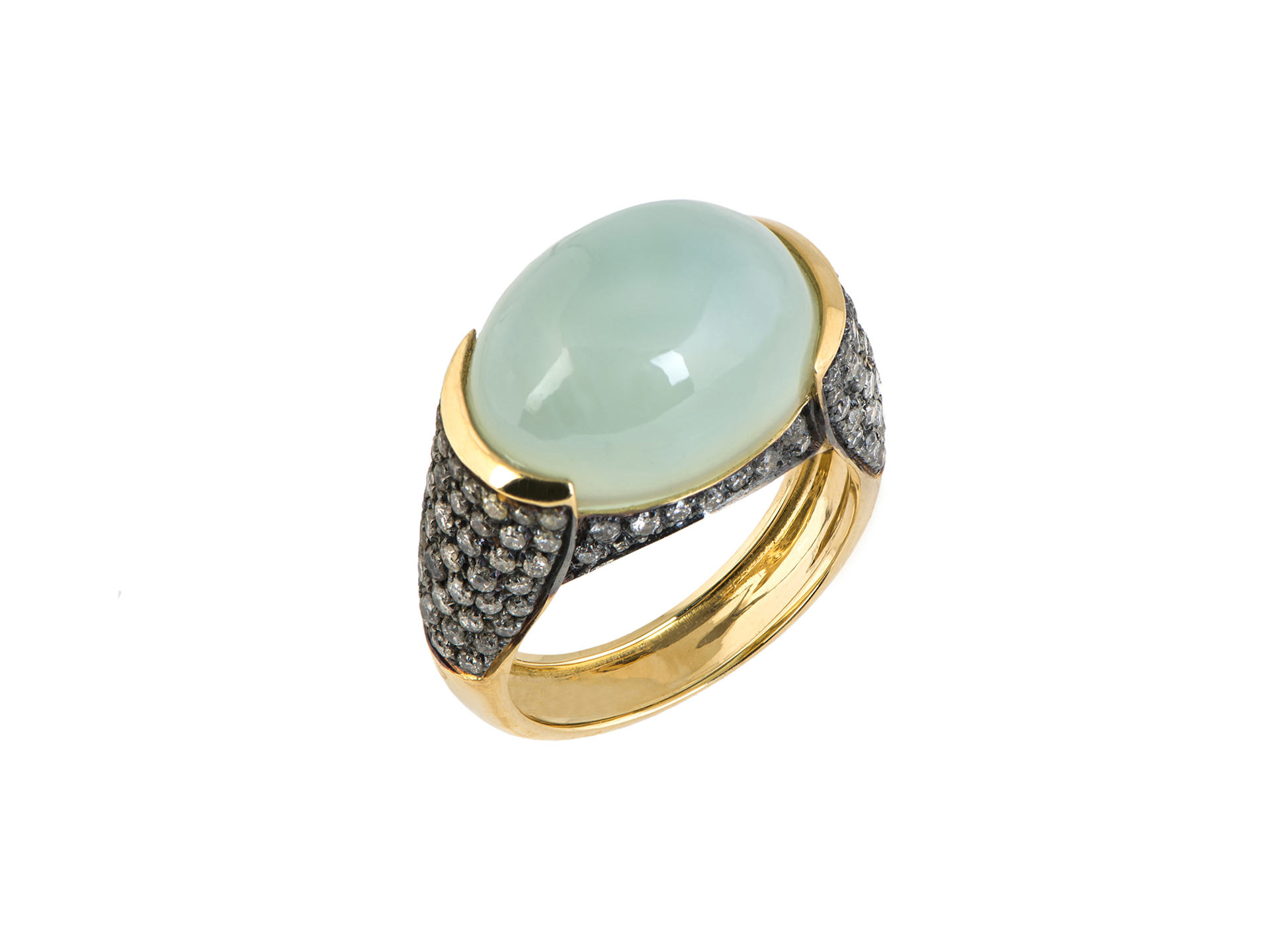 Anello con calcedonio verde e diamanti grigi