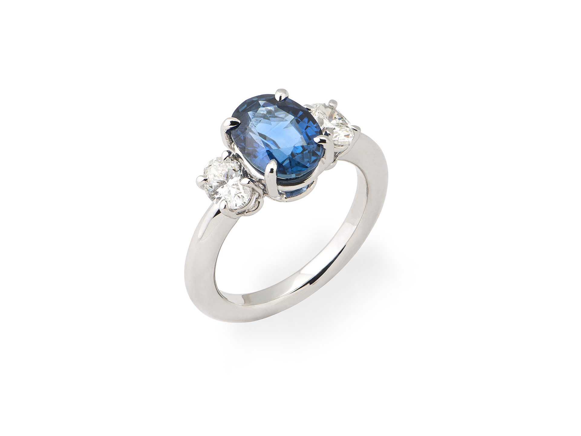 Ring with oval sapphire and diamond