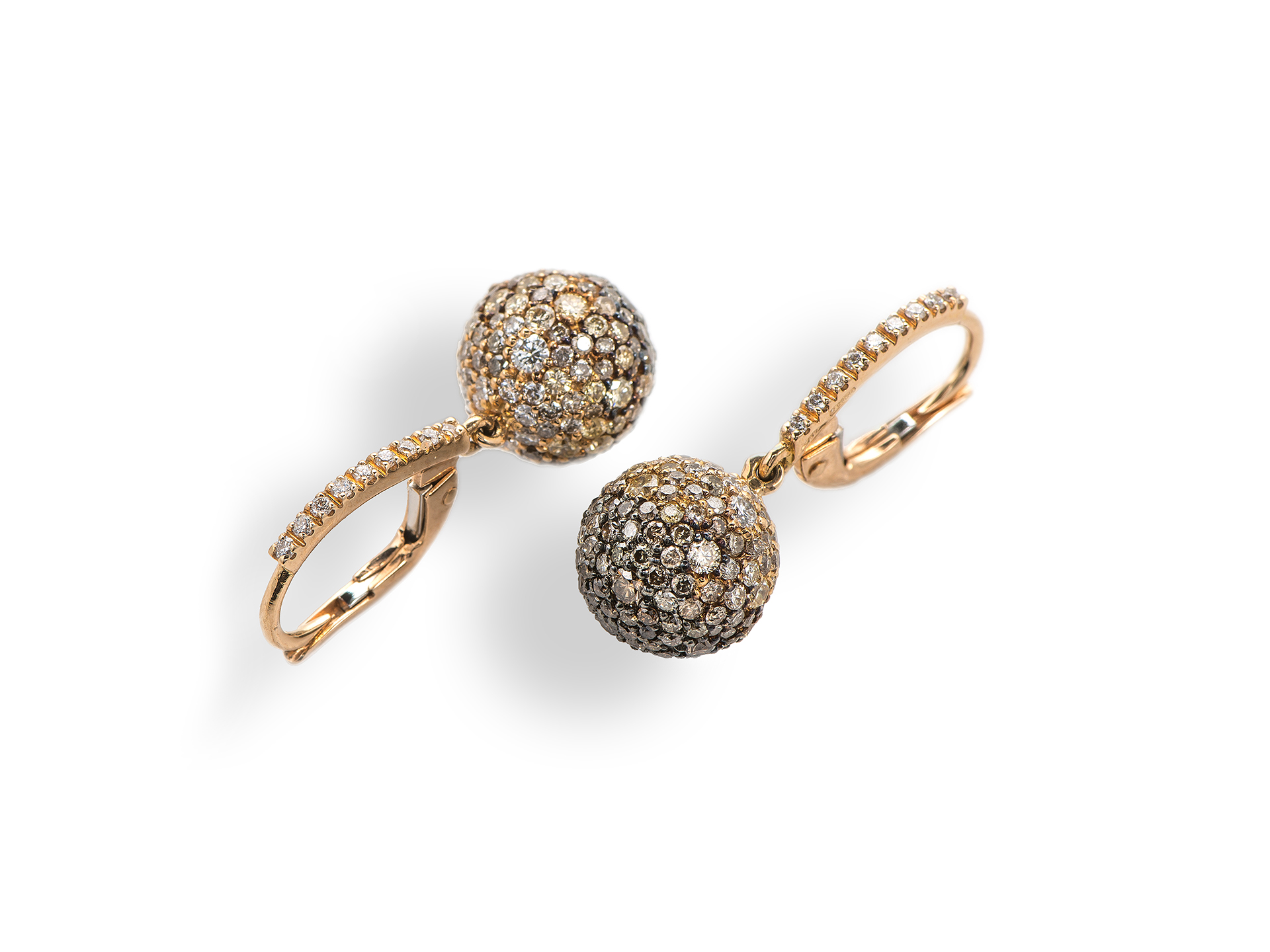 Orecchini con pallina pendente con diamanti bianchi e brown