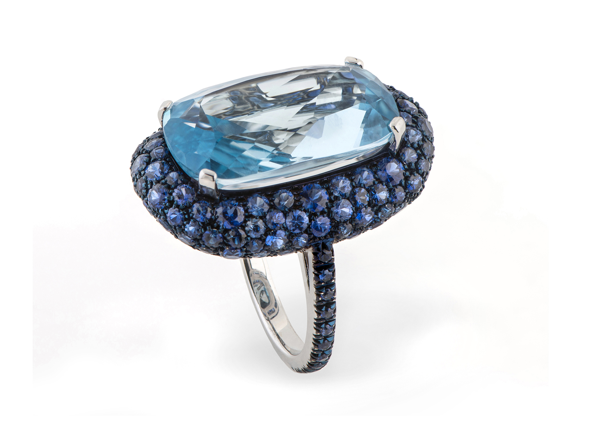 Anello con topazio e zaffiri blu