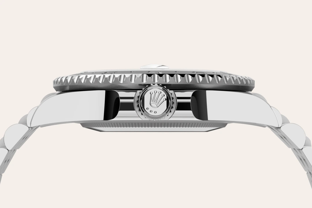 rolex-bespoke-assets-2026/model_feature_assets_landscape/material_landscape/m126710grnr-0003--060.webp